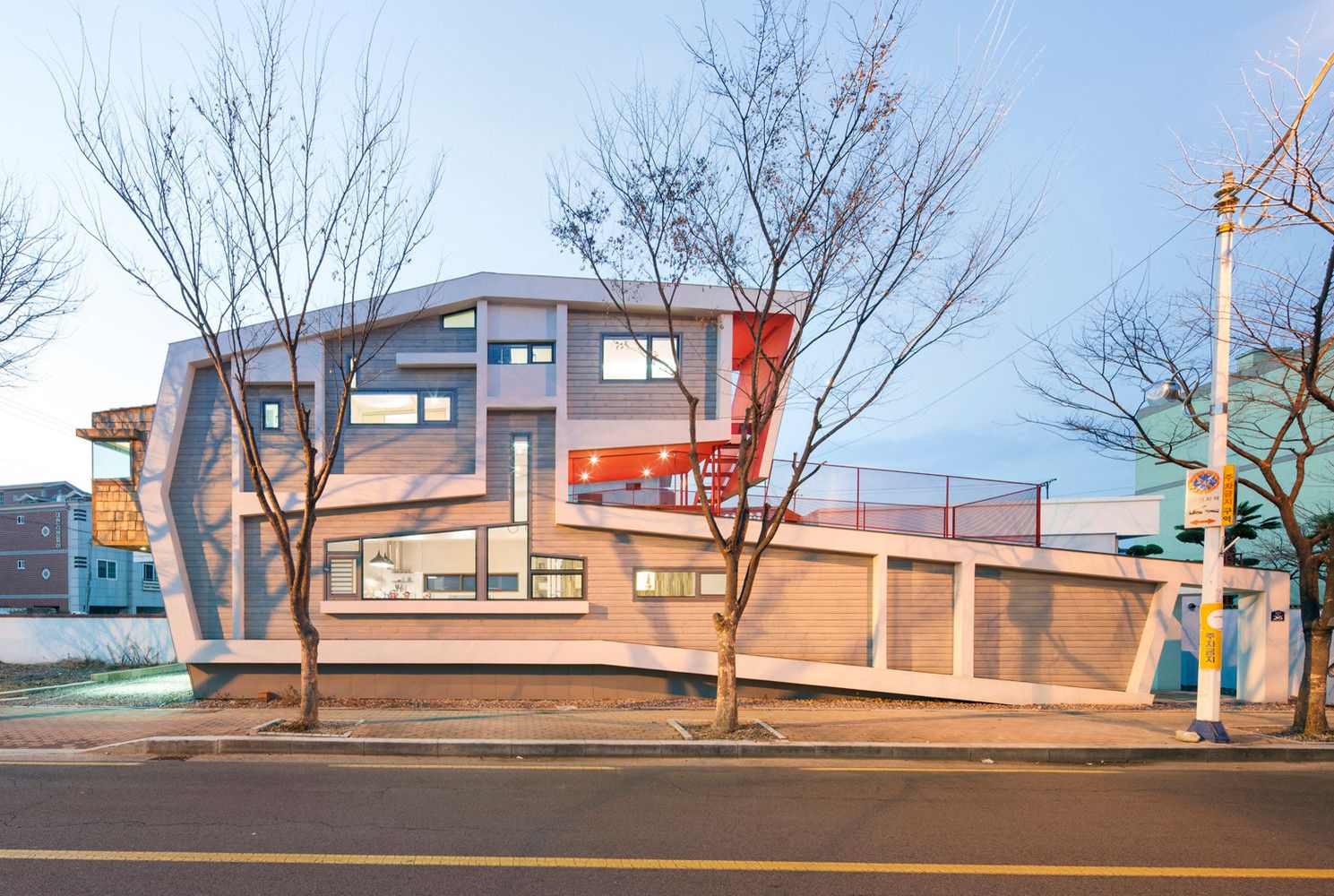 Exterior moderno de la vivienda